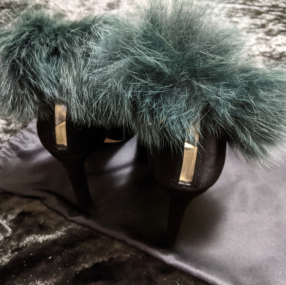 Jimmy Choo Black Suede Shoes with Detachable Green Fur – Chic & Glamorous - Picture 5 of 8